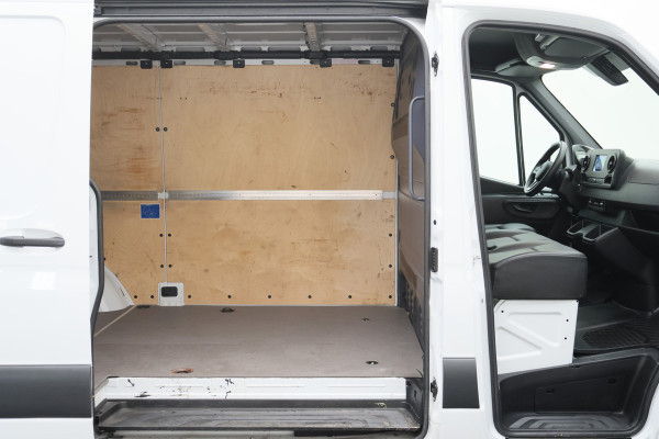 Mercedes-Benz Sprinter 317 CDI Aut. L2H1 Leer, 3-Zits, Camera, Standkachel, Airco, Cruise, Apple Carplay, Trekhaak