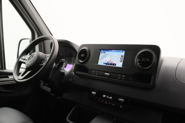 Mercedes-Benz Sprinter 317 CDI Aut. L2H1 Leer, 3-Zits, Camera, Standkachel, Airco, Cruise, Apple Carplay, Trekhaak