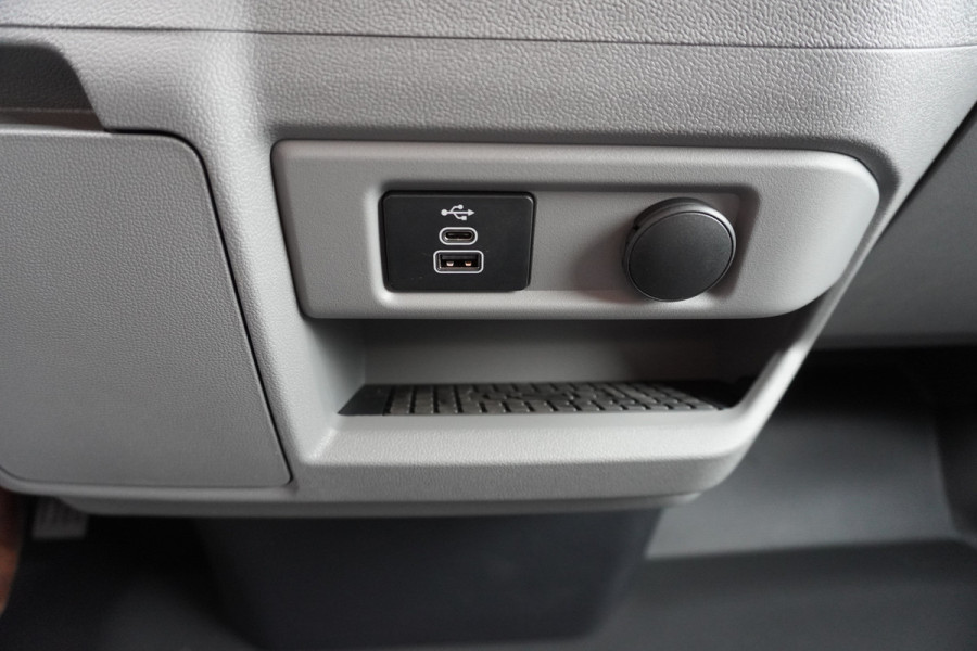 Ford Transit Custom 320L 2.0 TDCI 170PK L2H1 Limited Automaat Nr. V018 | Airco | adap.Cruise | Navi | Camera | Blis |20 inch Lm Velgen Raptor grill /Site steps met verlichting