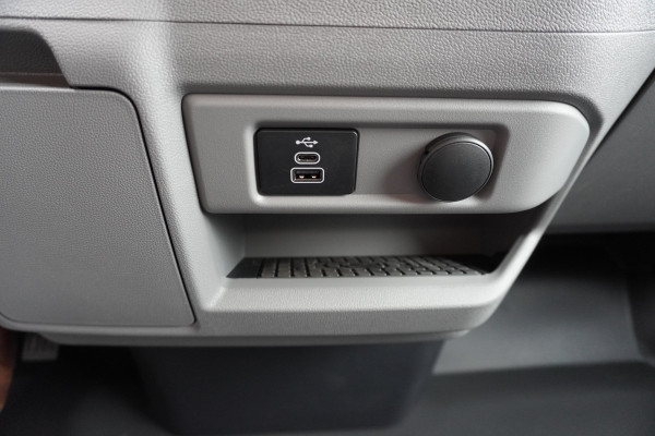 Ford Transit Custom 320L 2.0 TDCI 170PK L2H1 Limited Automaat Nr. V018 | Airco | adap.Cruise | Navi | Camera | Blis |20 inch Lm Velgen Raptor grill /Site steps met verlichting