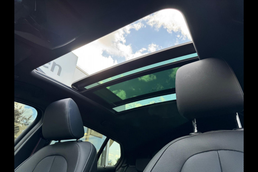 BMW 1-Serie (f40) 118i M Sport | Panoramadak, 19 inch, Leer, Stoel + Stuurverwarming, Keyless, Elektrische achterklep, Parkeercamera