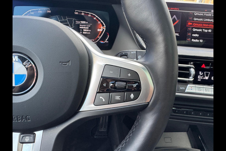 BMW 1-Serie (f40) 118i M Sport | Panoramadak, 19 inch, Leer, Stoel + Stuurverwarming, Keyless, Elektrische achterklep, Parkeercamera