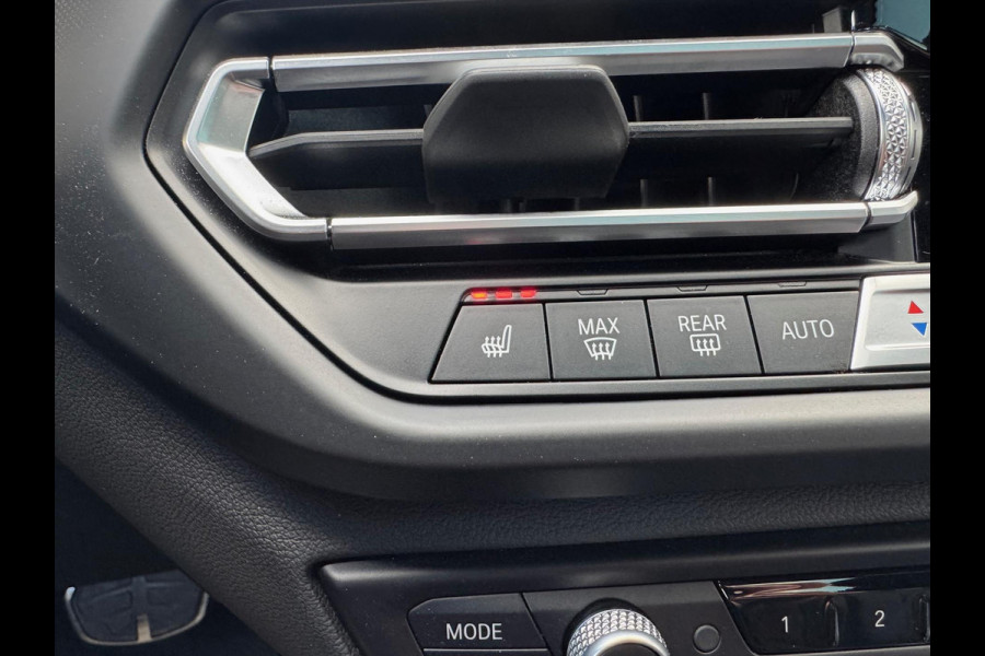 BMW 1-Serie (f40) 118i M Sport | Panoramadak, 19 inch, Leer, Stoel + Stuurverwarming, Keyless, Elektrische achterklep, Parkeercamera