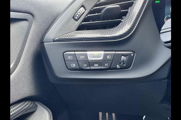 BMW 1-Serie (f40) 118i M Sport | Panoramadak, 19 inch, Leer, Stoel + Stuurverwarming, Keyless, Elektrische achterklep, Parkeercamera