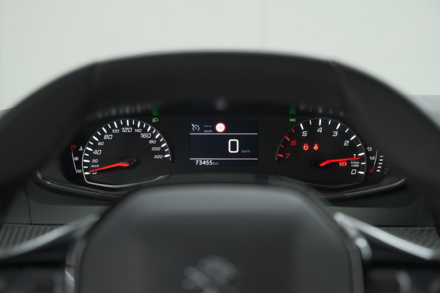 Peugeot 2008 PureTech 100 Active Pack | Allseason Banden | Parkeersensoren | Navigatie | Apple Carplay