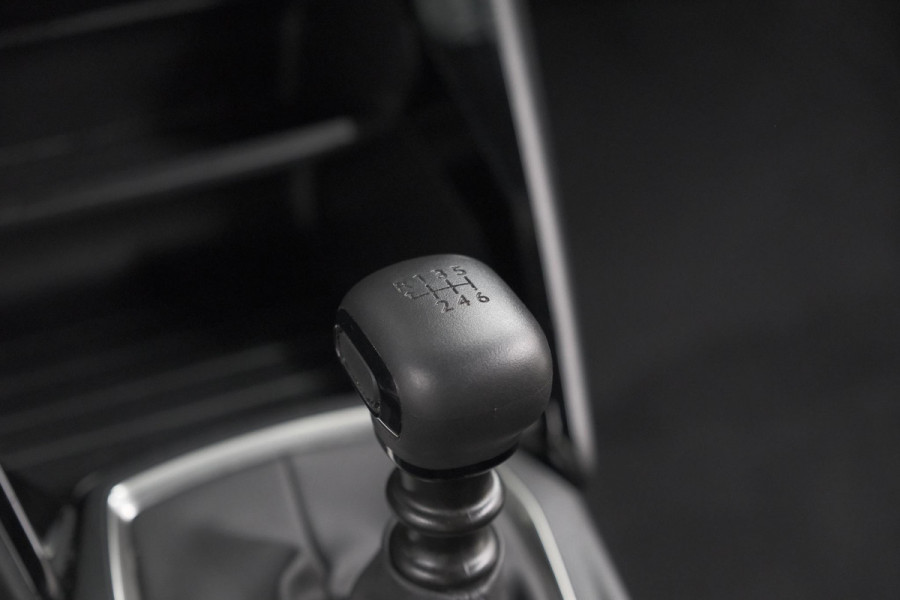 Peugeot 2008 PureTech 100 Active Pack | Allseason Banden | Parkeersensoren | Navigatie | Apple Carplay