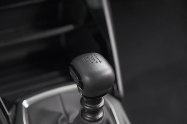 Peugeot 2008 PureTech 100 Active Pack | Allseason Banden | Parkeersensoren | Navigatie | Apple Carplay