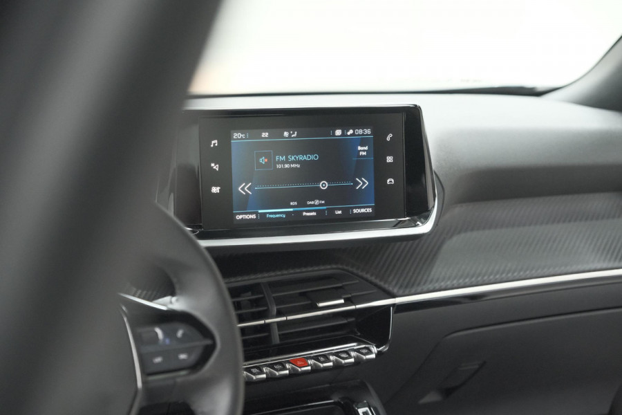 Peugeot 2008 PureTech 100 Active Pack | Allseason Banden | Parkeersensoren | Navigatie | Apple Carplay
