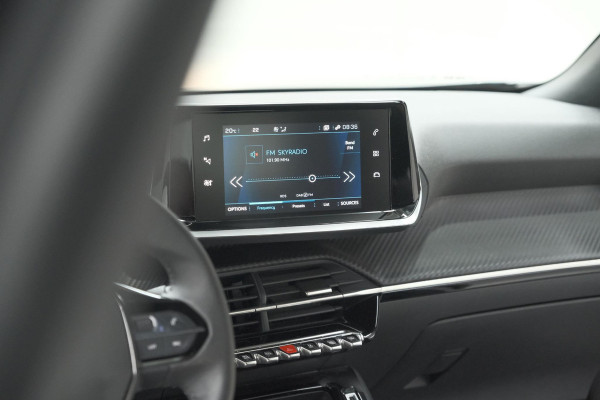 Peugeot 2008 PureTech 100 Active Pack | Allseason Banden | Parkeersensoren | Navigatie | Apple Carplay