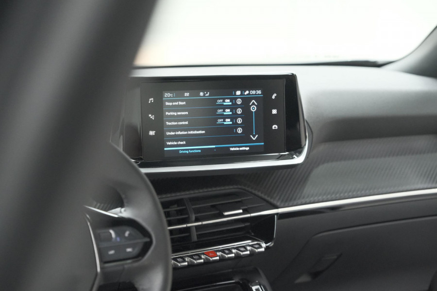 Peugeot 2008 PureTech 100 Active Pack | Allseason Banden | Parkeersensoren | Navigatie | Apple Carplay