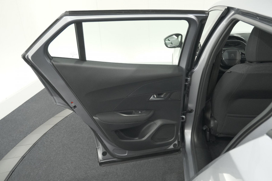 Peugeot 2008 PureTech 100 Active Pack | Allseason Banden | Parkeersensoren | Navigatie | Apple Carplay