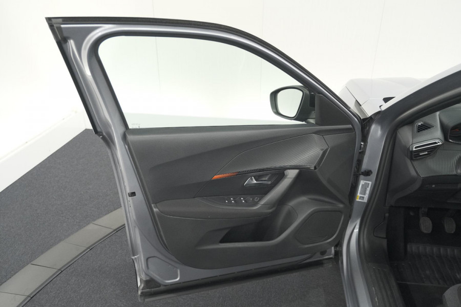 Peugeot 2008 PureTech 100 Active Pack | Allseason Banden | Parkeersensoren | Navigatie | Apple Carplay