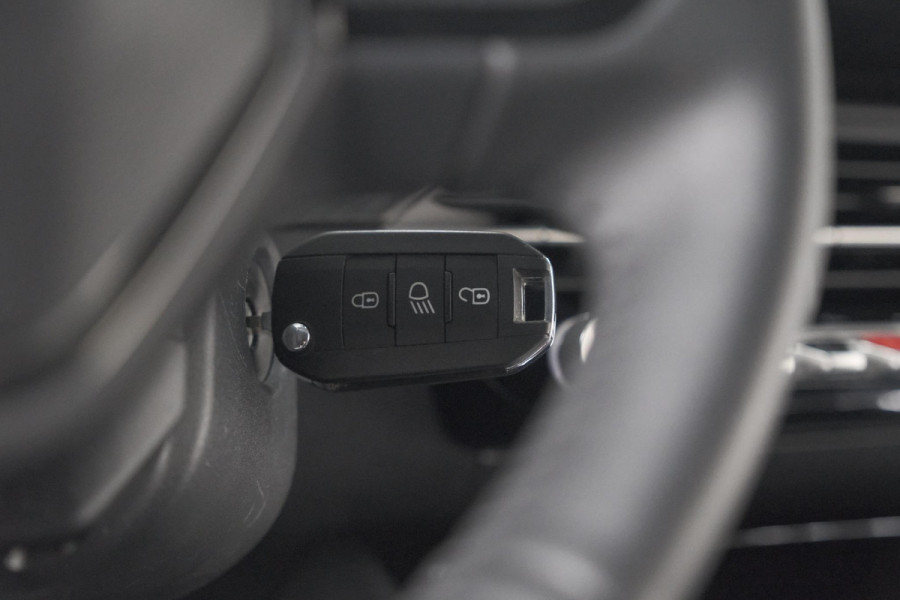 Peugeot 208 PureTech 100 Allure | Apple Carplay | Parkeersensoren | Climate Control