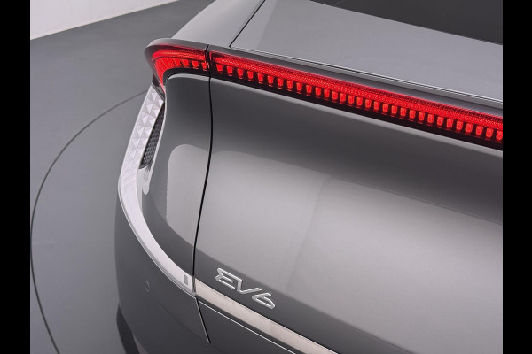 Kia Ev6 Plus 77.4 kWh VAN € 34.900,- VOOR € 32.330,- Uw LENTEVOORDEEL € 2.570,-! | SOH 100% | 1E EIGENAAR | ORIGINEEL NL AUTO | ELEKTRISCHE STOELEN MET GEHEUGEN | MERIDIAN AUDIO | CAMERA | ACC CRUISE | STOELVERWARMING VOOR + ACHTER | STUURWIELVERWARMING | LEDER | KIA GARANTIE T/M 05-2027