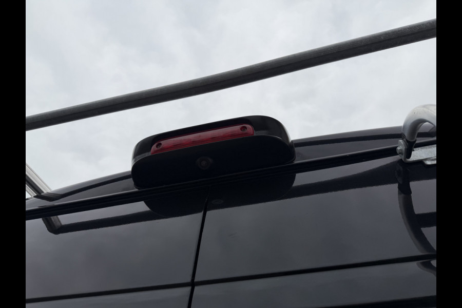 Peugeot Boxer 335 2.2 BlueHDi 165pk L3H2 Premium / vaste prijs rijklaar € 15.950 ex btw / lease vanaf € 269 / bpm vrij / euro 6 / airco / cruise / trekhaak / camera / imperial