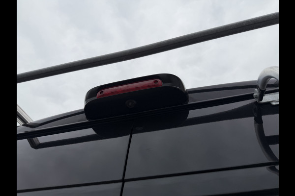 Peugeot Boxer 335 2.2 BlueHDi 165pk L3H2 Premium / vaste prijs rijklaar € 15.950 ex btw / lease vanaf € 269 / bpm vrij / euro 6 / airco / cruise / trekhaak / camera / imperial