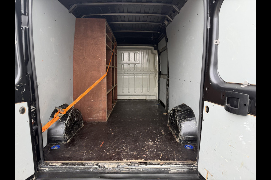Peugeot Boxer 335 2.2 BlueHDi 165pk L3H2 Premium / vaste prijs rijklaar € 15.950 ex btw / lease vanaf € 269 / bpm vrij / euro 6 / airco / cruise / trekhaak / camera / imperial