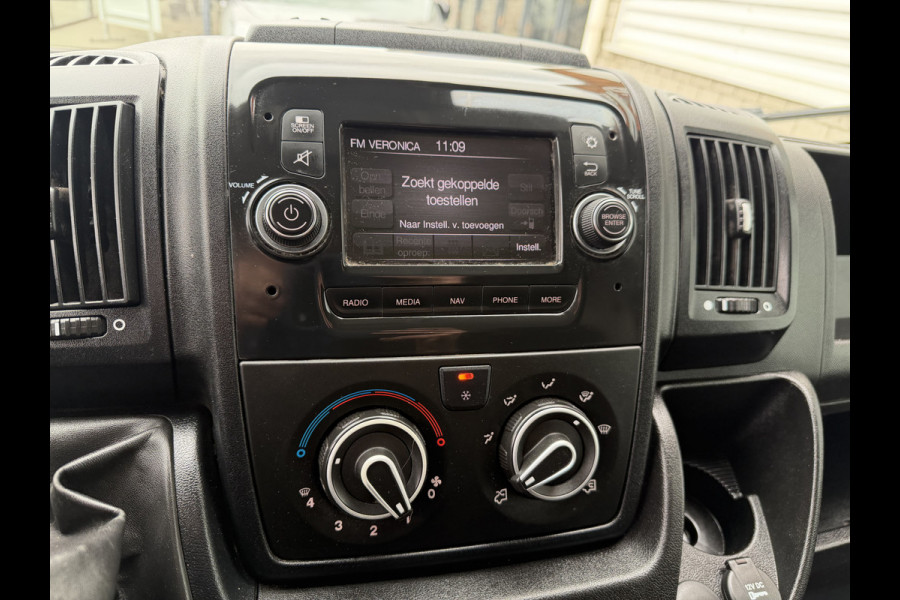 Peugeot Boxer 335 2.2 BlueHDi 165pk L3H2 Premium / vaste prijs rijklaar € 15.950 ex btw / lease vanaf € 269 / bpm vrij / euro 6 / airco / cruise / trekhaak / camera / imperial