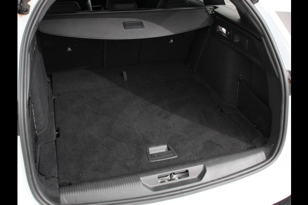 Peugeot 308 1.2 PureTech GT Climate control Adaptive cruise control Parkeersensoren Achteruitrijcamera Navigatie Voorstoelen verwarmd LED Apple Carplay/ Android Auto