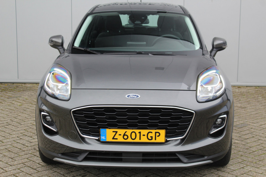 Ford Puma 1.0-125pk EcoBoost Mild-Hybrid Titanium. Fabrieksgarantie t/m 21-05-2027 ! Slechts 14.800km ! Volautm. airco, pdc achter, all season banden, stoel-, stuur- en voorraamverw., navigatie, telefoonvoorb., elektr. achterklep, cruise cntrl, keyless entry&go etc.