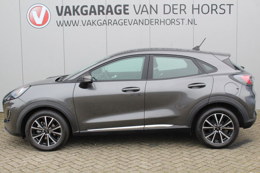 Ford Puma 1.0-125pk EcoBoost Mild-Hybrid Titanium. Fabrieksgarantie t/m 21-05-2027 ! Slechts 14.800km ! Volautm. airco, pdc achter, all season banden, stoel-, stuur- en voorraamverw., navigatie, telefoonvoorb., elektr. achterklep, cruise cntrl, keyless entry&go etc.