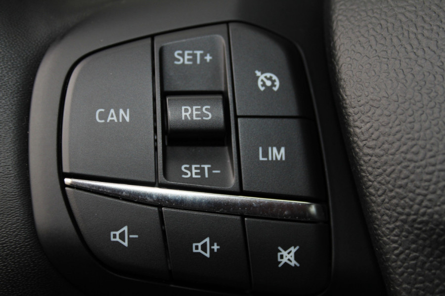 Ford Puma 1.0-125pk EcoBoost Mild-Hybrid Titanium. Fabrieksgarantie t/m 21-05-2027 ! Slechts 14.800km ! Volautm. airco, pdc achter, all season banden, stoel-, stuur- en voorraamverw., navigatie, telefoonvoorb., elektr. achterklep, cruise cntrl, keyless entry&go etc.