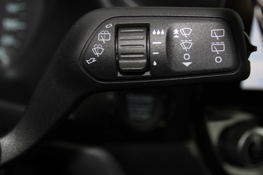 Ford Puma 1.0-125pk EcoBoost Mild-Hybrid Titanium. Fabrieksgarantie t/m 21-05-2027 ! Slechts 14.800km ! Volautm. airco, pdc achter, all season banden, stoel-, stuur- en voorraamverw., navigatie, telefoonvoorb., elektr. achterklep, cruise cntrl, keyless entry&go etc.