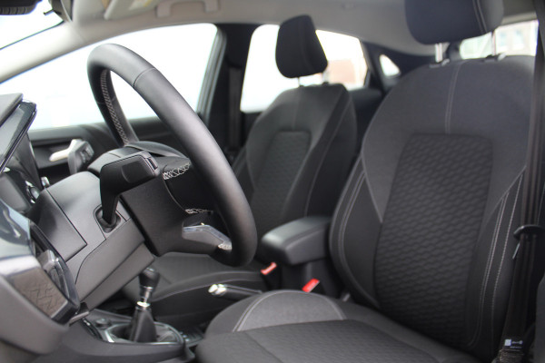 Ford Puma 1.0-125pk EcoBoost Mild-Hybrid Titanium. Fabrieksgarantie t/m 21-05-2027 ! Slechts 14.800km ! Volautm. airco, pdc achter, all season banden, stoel-, stuur- en voorraamverw., navigatie, telefoonvoorb., elektr. achterklep, cruise cntrl, keyless entry&go etc.