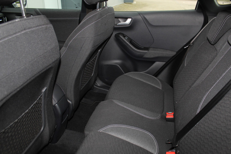 Ford Puma 1.0-125pk EcoBoost Mild-Hybrid Titanium. Fabrieksgarantie t/m 21-05-2027 ! Slechts 14.800km ! Volautm. airco, pdc achter, all season banden, stoel-, stuur- en voorraamverw., navigatie, telefoonvoorb., elektr. achterklep, cruise cntrl, keyless entry&go etc.