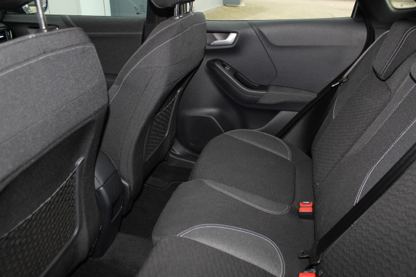 Ford Puma 1.0-125pk EcoBoost Mild-Hybrid Titanium. Fabrieksgarantie t/m 21-05-2027 ! Slechts 14.800km ! Volautm. airco, pdc achter, all season banden, stoel-, stuur- en voorraamverw., navigatie, telefoonvoorb., elektr. achterklep, cruise cntrl, keyless entry&go etc.