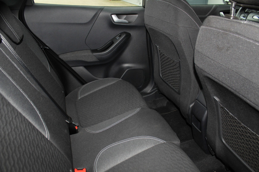 Ford Puma 1.0-125pk EcoBoost Mild-Hybrid Titanium. Fabrieksgarantie t/m 21-05-2027 ! Slechts 14.800km ! Volautm. airco, pdc achter, all season banden, stoel-, stuur- en voorraamverw., navigatie, telefoonvoorb., elektr. achterklep, cruise cntrl, keyless entry&go etc.