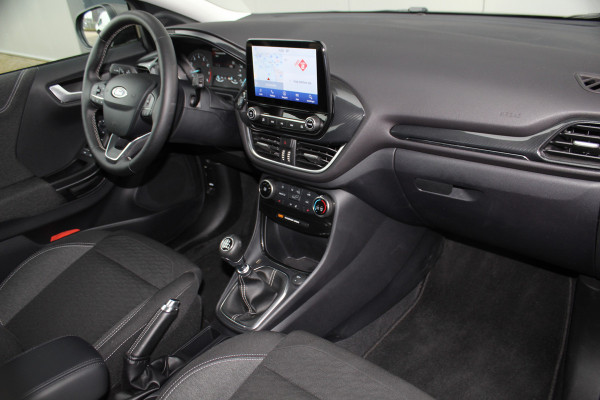 Ford Puma 1.0-125pk EcoBoost Mild-Hybrid Titanium. Fabrieksgarantie t/m 21-05-2027 ! Slechts 14.800km ! Volautm. airco, pdc achter, all season banden, stoel-, stuur- en voorraamverw., navigatie, telefoonvoorb., elektr. achterklep, cruise cntrl, keyless entry&go etc.
