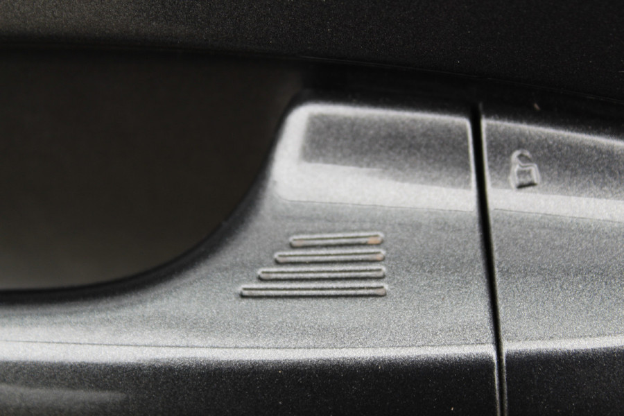 Ford Puma 1.0-125pk EcoBoost Mild-Hybrid Titanium. Fabrieksgarantie t/m 21-05-2027 ! Slechts 14.800km ! Volautm. airco, pdc achter, all season banden, stoel-, stuur- en voorraamverw., navigatie, telefoonvoorb., elektr. achterklep, cruise cntrl, keyless entry&go etc.