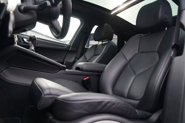 Porsche Macan 2.0 S | Panorama | Bose Sound System | incl BTW | Memory stoelen | 100% Dealer onderhouden | Trekhaak | Krijt Grijs