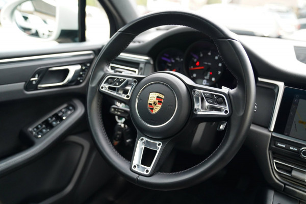 Porsche Macan 2.0 S | Panorama | Bose Sound System | incl BTW | Memory stoelen | 100% Dealer onderhouden | Trekhaak | Krijt Grijs