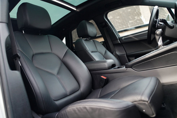 Porsche Macan 2.0 S | Panorama | Bose Sound System | incl BTW | Memory stoelen | 100% Dealer onderhouden | Trekhaak | Krijt Grijs