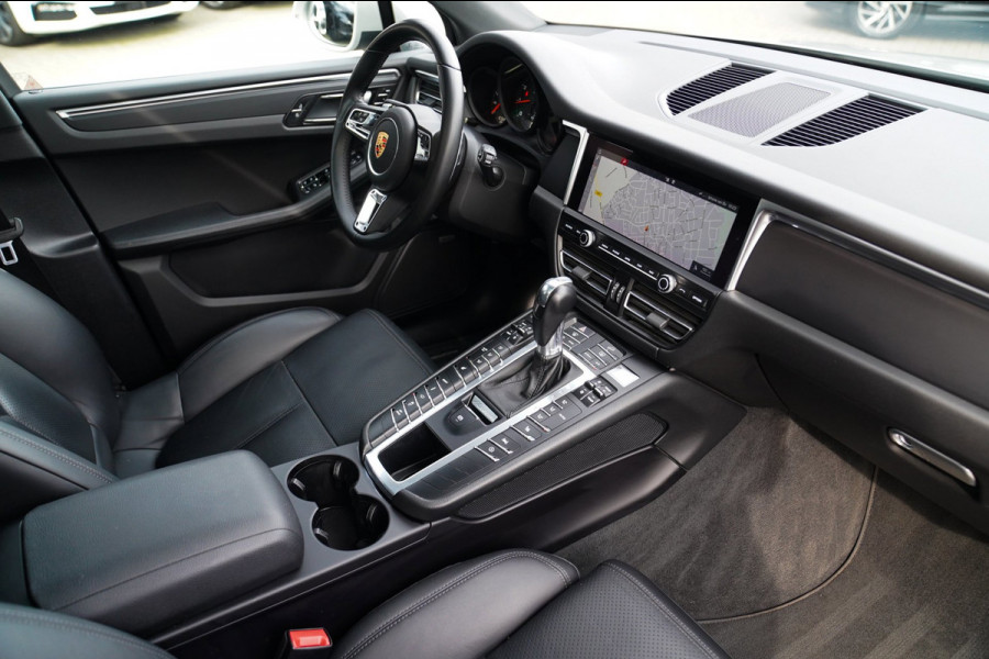 Porsche Macan 2.0 S | Panorama | Bose Sound System | incl BTW | Memory stoelen | 100% Dealer onderhouden | Trekhaak | Krijt Grijs