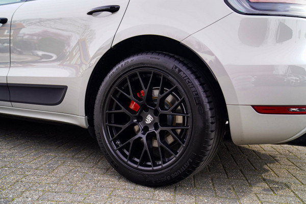Porsche Macan 2.0 S | Panorama | Bose Sound System | incl BTW | Memory stoelen | 100% Dealer onderhouden | Trekhaak | Krijt Grijs