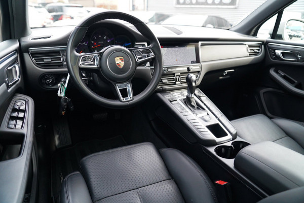Porsche Macan 2.0 S | Panorama | Bose Sound System | incl BTW | Memory stoelen | 100% Dealer onderhouden | Trekhaak | Krijt Grijs
