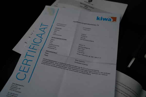 Porsche Macan 2.0 S | Panorama | Bose Sound System | incl BTW | Memory stoelen | 100% Dealer onderhouden | Trekhaak | Krijt Grijs