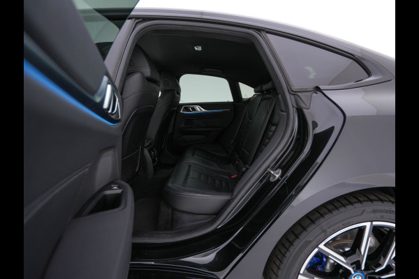 BMW i4 eDrive40 High Executive 84 kWh M-Sportpack [ 3-Fase-11kW ] {SOH-93%} (INCL.BTW)  Aut *LEATHER | HEAD UP | FULL-LED | HIFI-SOUND | CRUISE | WIDESCREEN-COCKPIT | DAB+ | CAMERA | AMBIENTLIGHT | CARPLAY | HEATED-SPORTSEATS | PRIVACY-GLASS | 19''ALU*