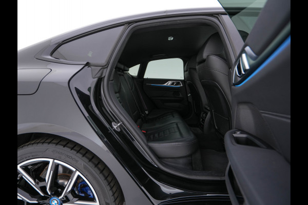 BMW i4 eDrive40 High Executive 84 kWh M-Sportpack [ 3-Fase-11kW ] {SOH-93%} (INCL.BTW)  Aut *LEATHER | HEAD UP | FULL-LED | HIFI-SOUND | CRUISE | WIDESCREEN-COCKPIT | DAB+ | CAMERA | AMBIENTLIGHT | CARPLAY | HEATED-SPORTSEATS | PRIVACY-GLASS | 19''ALU*