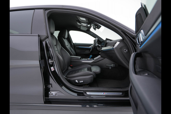 BMW i4 eDrive40 High Executive 84 kWh M-Sportpack [ 3-Fase-11kW ] {SOH-93%} (INCL.BTW)  Aut *LEATHER | HEAD UP | FULL-LED | HIFI-SOUND | CRUISE | WIDESCREEN-COCKPIT | DAB+ | CAMERA | AMBIENTLIGHT | CARPLAY | HEATED-SPORTSEATS | PRIVACY-GLASS | 19''ALU*