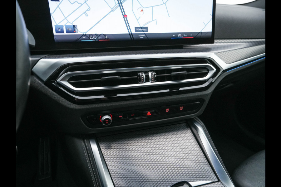 BMW i4 eDrive40 High Executive 84 kWh M-Sportpack [ 3-Fase-11kW ] {SOH-93%} (INCL.BTW)  Aut *LEATHER | HEAD UP | FULL-LED | HIFI-SOUND | CRUISE | WIDESCREEN-COCKPIT | DAB+ | CAMERA | AMBIENTLIGHT | CARPLAY | HEATED-SPORTSEATS | PRIVACY-GLASS | 19''ALU*