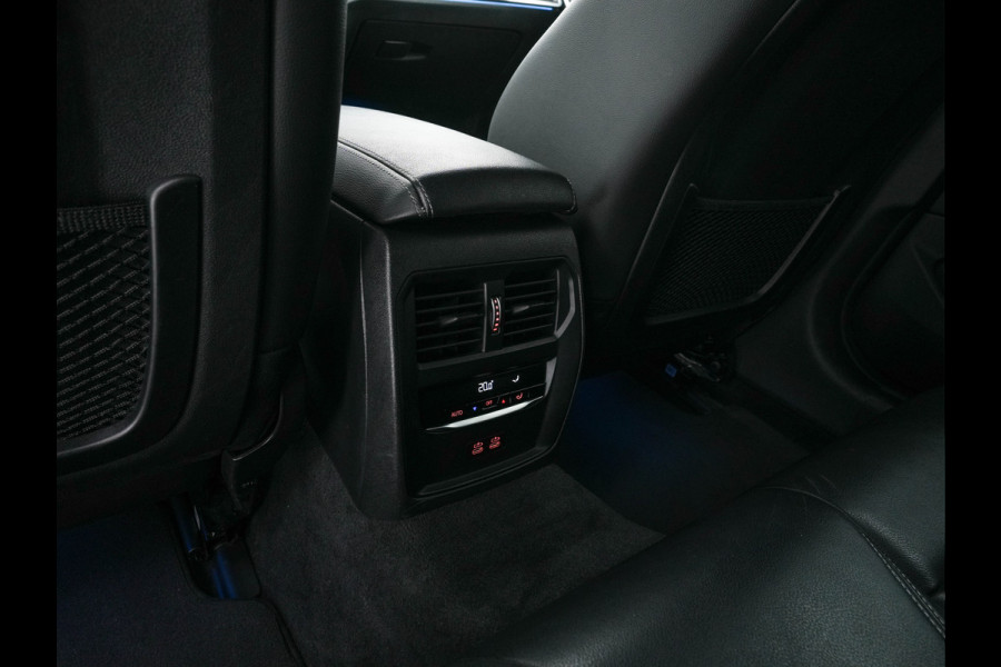 BMW i4 eDrive40 High Executive 84 kWh M-Sportpack [ 3-Fase-11kW ] {SOH-93%} (INCL.BTW)  Aut *LEATHER | HEAD UP | FULL-LED | HIFI-SOUND | CRUISE | WIDESCREEN-COCKPIT | DAB+ | CAMERA | AMBIENTLIGHT | CARPLAY | HEATED-SPORTSEATS | PRIVACY-GLASS | 19''ALU*