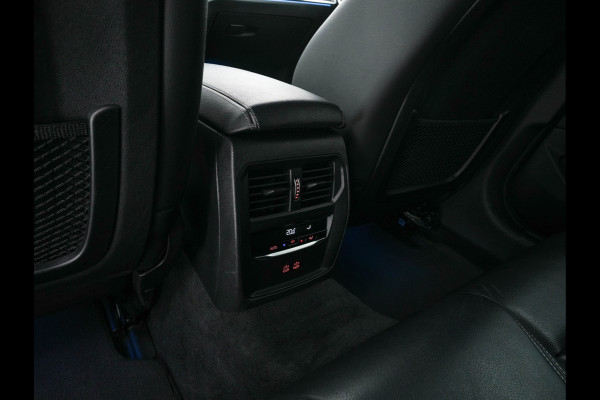 BMW i4 eDrive40 High Executive 84 kWh M-Sportpack [ 3-Fase-11kW ] {SOH-93%} (INCL.BTW)  Aut *LEATHER | HEAD UP | FULL-LED | HIFI-SOUND | CRUISE | WIDESCREEN-COCKPIT | DAB+ | CAMERA | AMBIENTLIGHT | CARPLAY | HEATED-SPORTSEATS | PRIVACY-GLASS | 19''ALU*