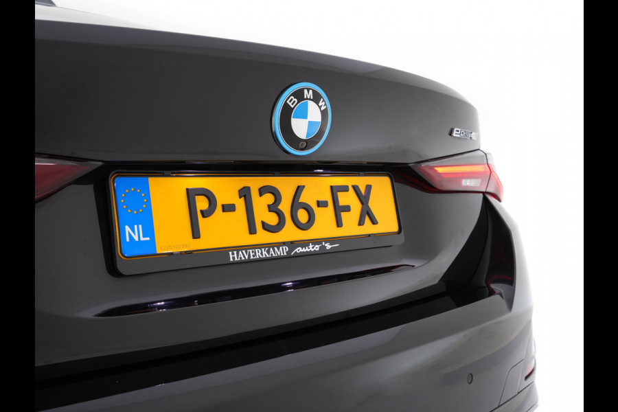 BMW i4 eDrive40 High Executive 84 kWh M-Sportpack [ 3-Fase-11kW ] {SOH-93%} (INCL.BTW)  Aut *LEATHER | HEAD UP | FULL-LED | HIFI-SOUND | CRUISE | WIDESCREEN-COCKPIT | DAB+ | CAMERA | AMBIENTLIGHT | CARPLAY | HEATED-SPORTSEATS | PRIVACY-GLASS | 19''ALU*