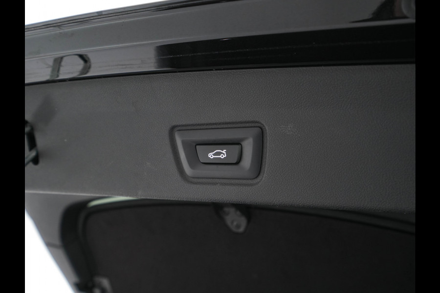 BMW i4 eDrive40 High Executive 84 kWh M-Sportpack [ 3-Fase-11kW ] {SOH-93%} (INCL.BTW)  Aut *LEATHER | HEAD UP | FULL-LED | HIFI-SOUND | CRUISE | WIDESCREEN-COCKPIT | DAB+ | CAMERA | AMBIENTLIGHT | CARPLAY | HEATED-SPORTSEATS | PRIVACY-GLASS | 19''ALU*