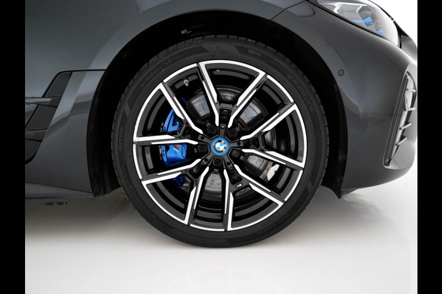 BMW i4 eDrive40 High Executive 84 kWh M-Sportpack [ 3-Fase-11kW ] {SOH-93%} (INCL.BTW)  Aut *LEATHER | HEAD UP | FULL-LED | HIFI-SOUND | CRUISE | WIDESCREEN-COCKPIT | DAB+ | CAMERA | AMBIENTLIGHT | CARPLAY | HEATED-SPORTSEATS | PRIVACY-GLASS | 19''ALU*