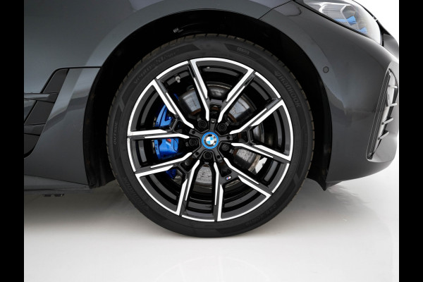 BMW i4 eDrive40 High Executive 84 kWh M-Sportpack [ 3-Fase-11kW ] {SOH-93%} (INCL.BTW)  Aut *LEATHER | HEAD UP | FULL-LED | HIFI-SOUND | CRUISE | WIDESCREEN-COCKPIT | DAB+ | CAMERA | AMBIENTLIGHT | CARPLAY | HEATED-SPORTSEATS | PRIVACY-GLASS | 19''ALU*